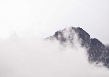 Edge computing decentralized processing cloud architecture 2026