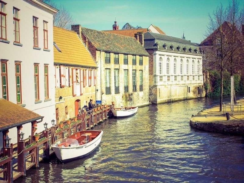 Local markets and boutiques in The Hague