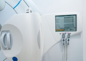 AI Diagnostics: How Machine Learning Is Helping Detect Cancer Earlier — Photo by Jo McNamara on Pexels