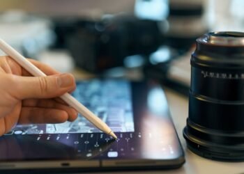 Best AI Tools for Content Creators in 2026 — Photo by Jakub Zerdzicki on Pexels