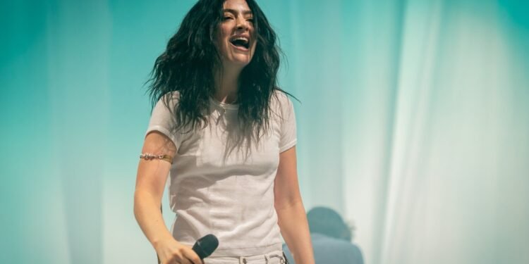 Lorde wearing sunglasses, referenced in AI glasses discussion