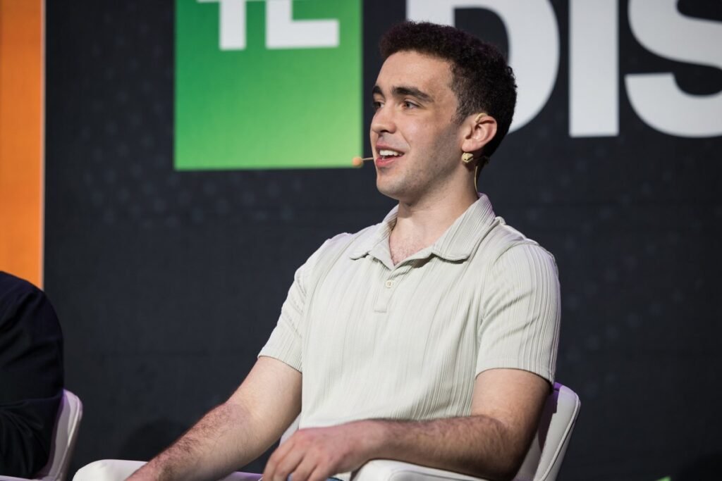 College app Fizz accuses venture capitalist of leaking secrets to rival Sidechat