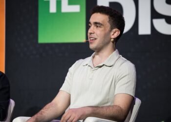 College app Fizz accuses venture capitalist of leaking secrets article image