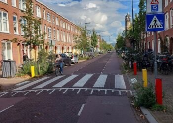 Featured image for Dutch cycling infrastructure article showing bicycle paths