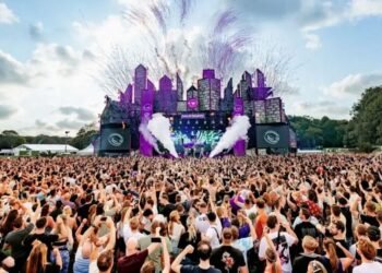 Zuiderpark festival scene in The Hague during summer 2026 with visitors enjoying outdoor activities