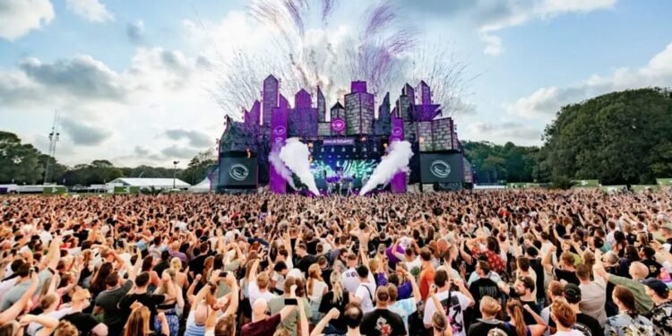 Zuiderpark festival scene in The Hague during summer 2026 with visitors enjoying outdoor activities