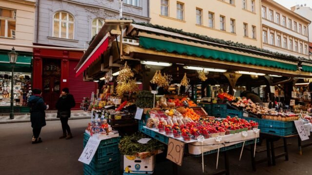 Haagse Markt Guide 2026: The Hague’s Biggest Outdoor Market Like a Local