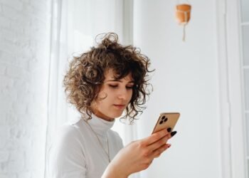 Paris warning: WhatsApp 'vote for Eliska' scam can hijack your account