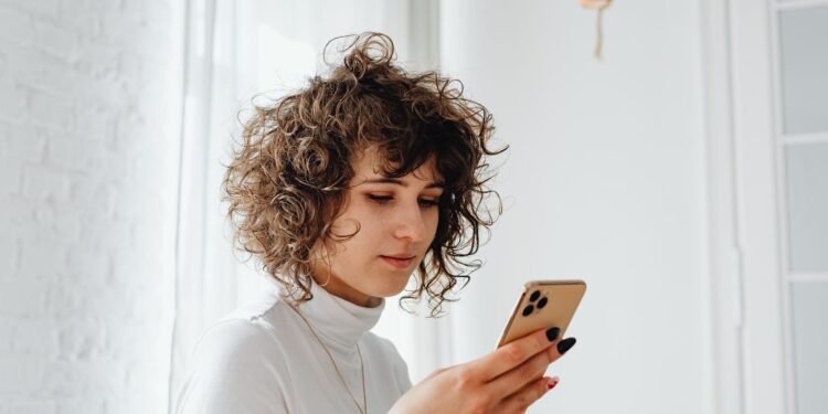 Paris warning: WhatsApp 'vote for Eliska' scam can hijack your account