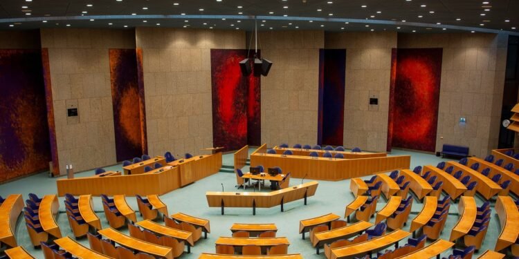 Yesilgöz says she will lead VVD again despite party criticism